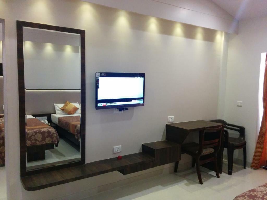 Usha Ascot Hotel Matheran Kültér fotó