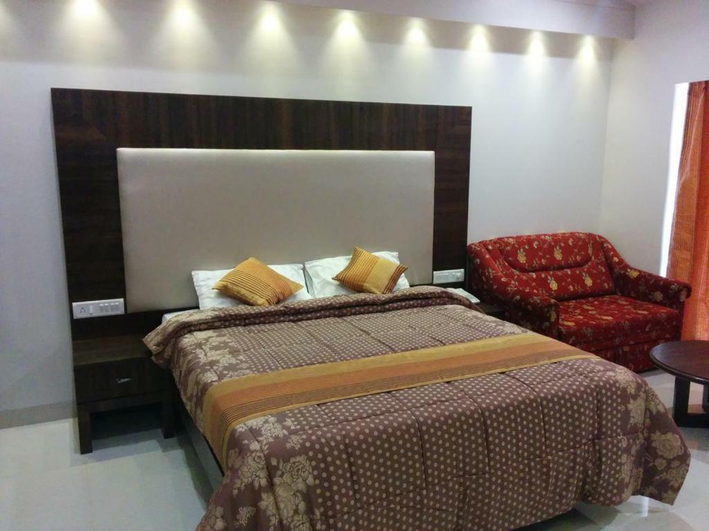 Usha Ascot Hotel Matheran Kültér fotó