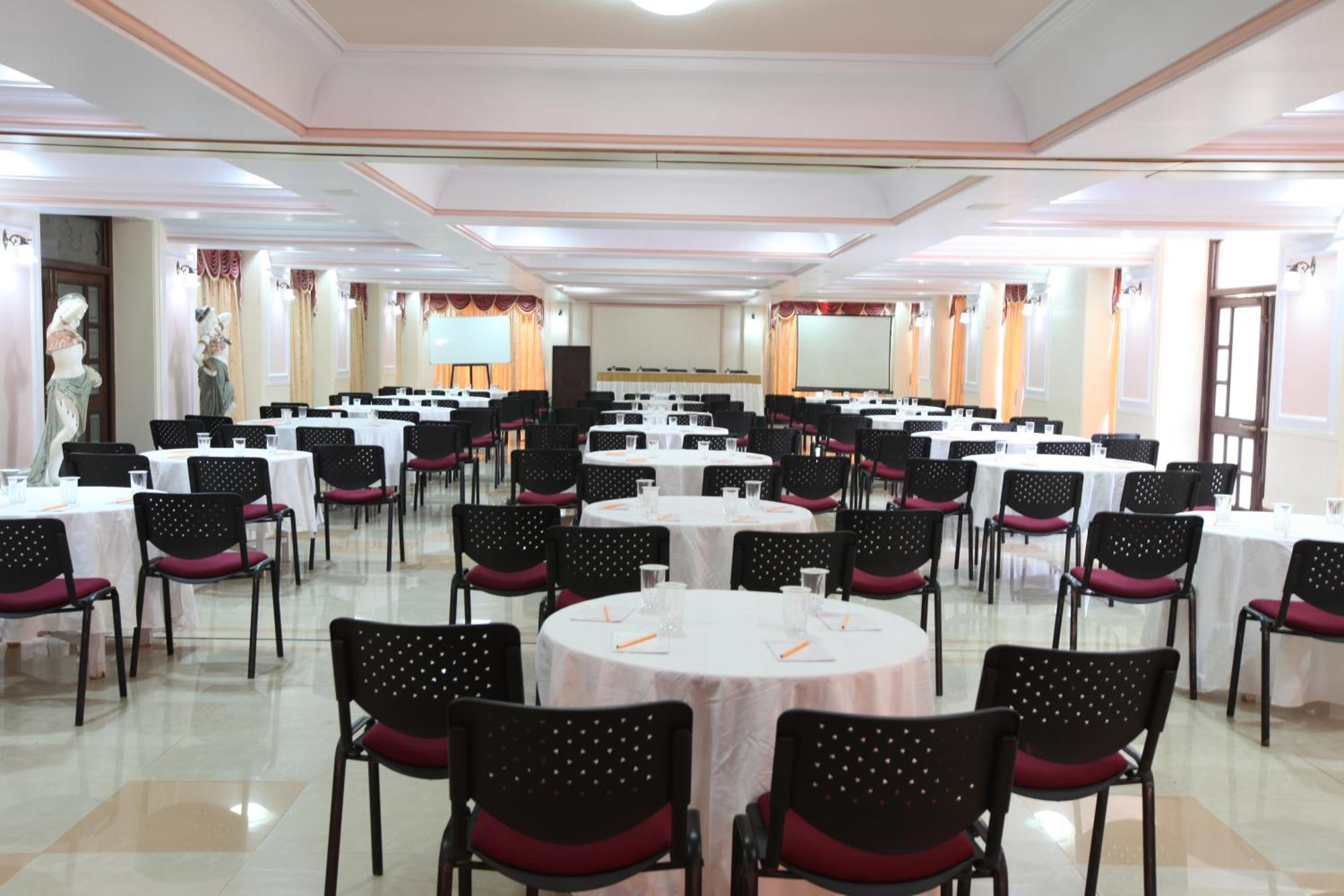 Usha Ascot Hotel Matheran Kültér fotó