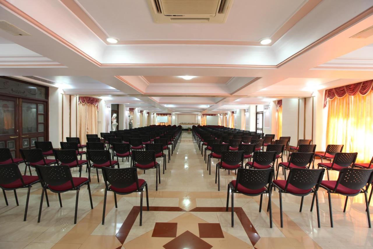 Usha Ascot Hotel Matheran Kültér fotó