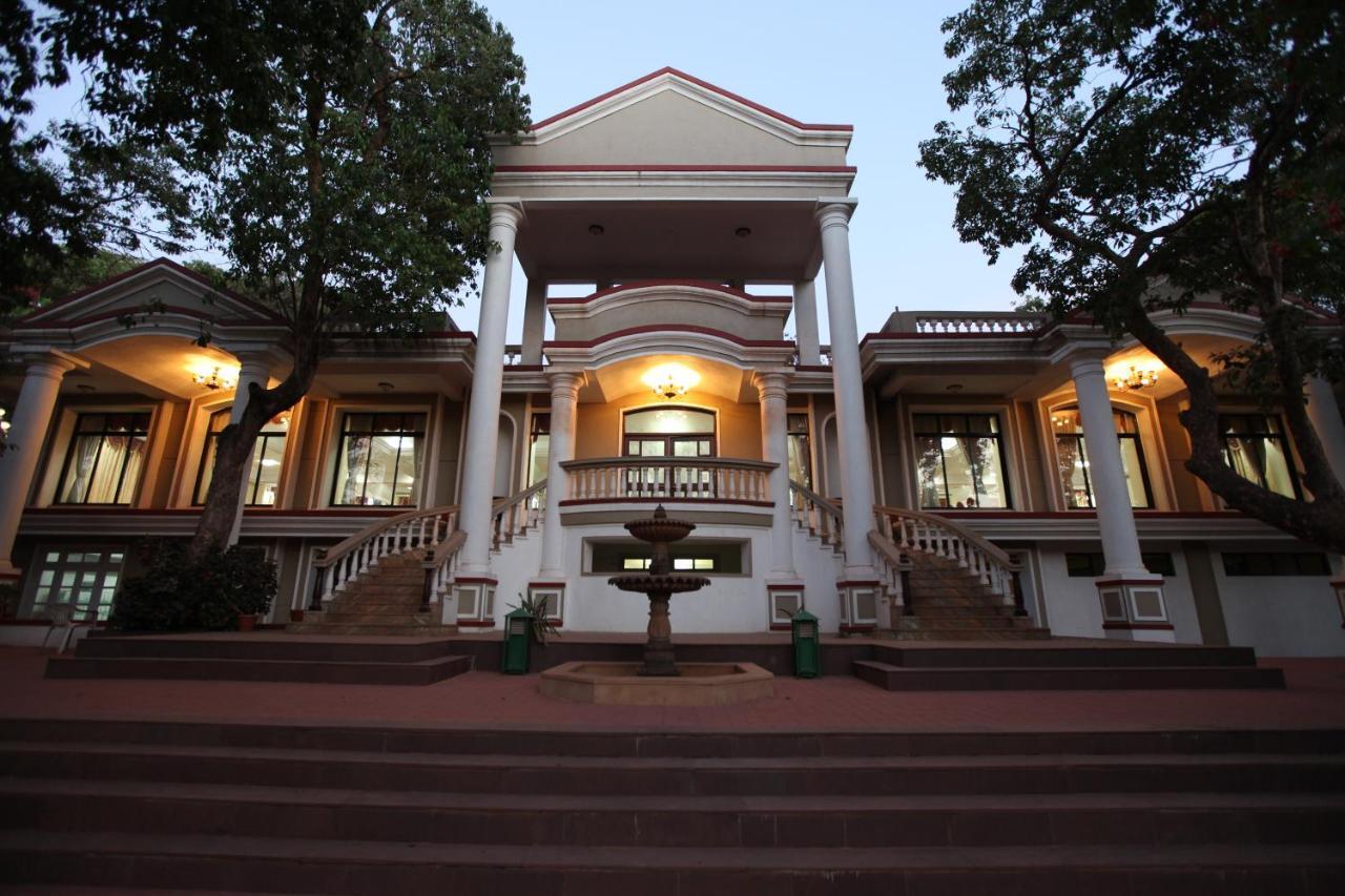 Usha Ascot Hotel Matheran Kültér fotó
