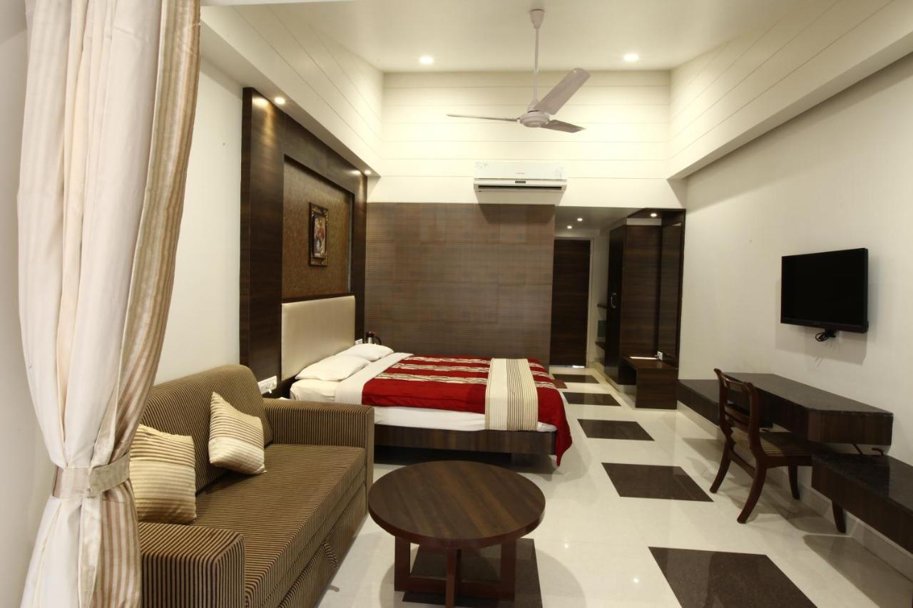 Usha Ascot Hotel Matheran Kültér fotó